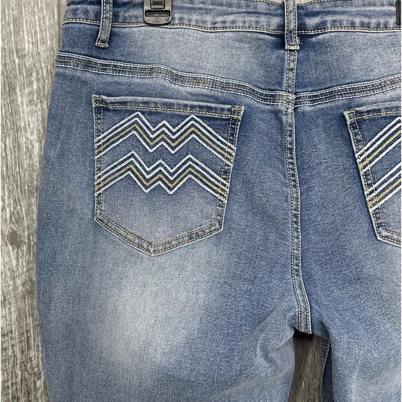⭐️Flamingals Light Wash Straight Jeans NWT [AA229] - Picture 7 of 9
